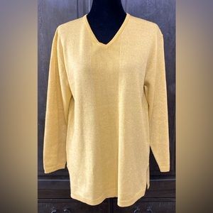 Sag Harbor gold v-neck OS sweater - Size Small